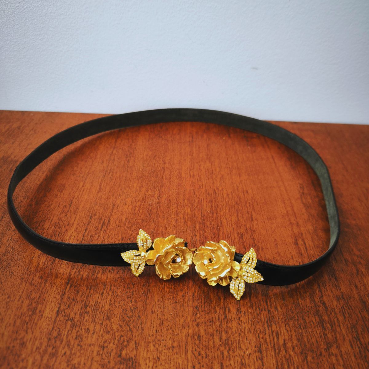 Ceinture en cuir boucle roses vintage