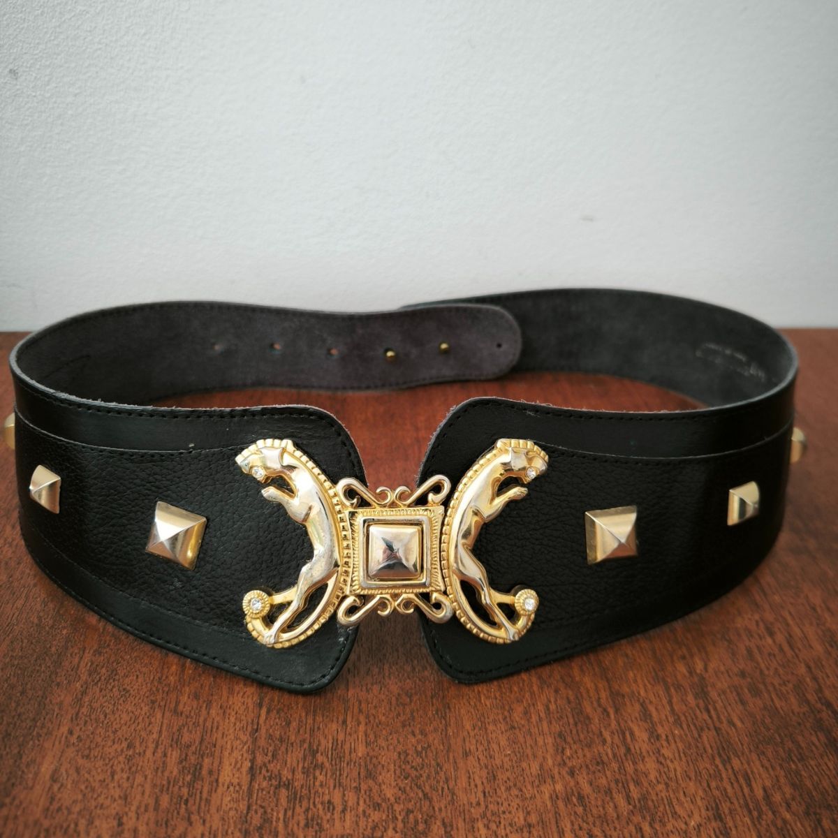 Ceinture cloutée aux tigres vintage