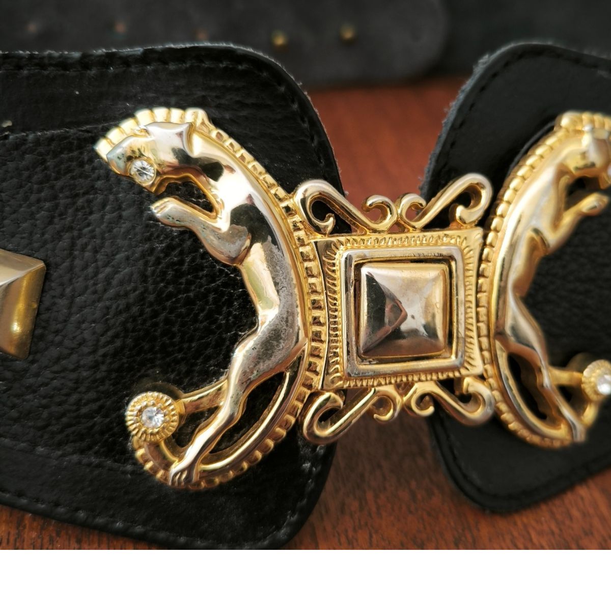 Ceinture cloutée aux tigres vintage