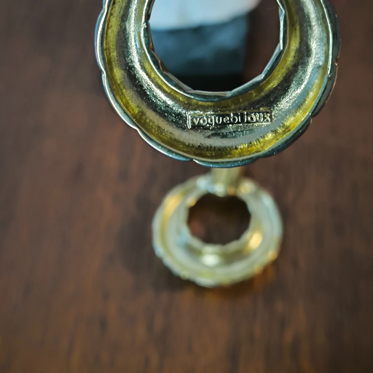 Boucles d'oreilles clip vintage Vogue bijoux.