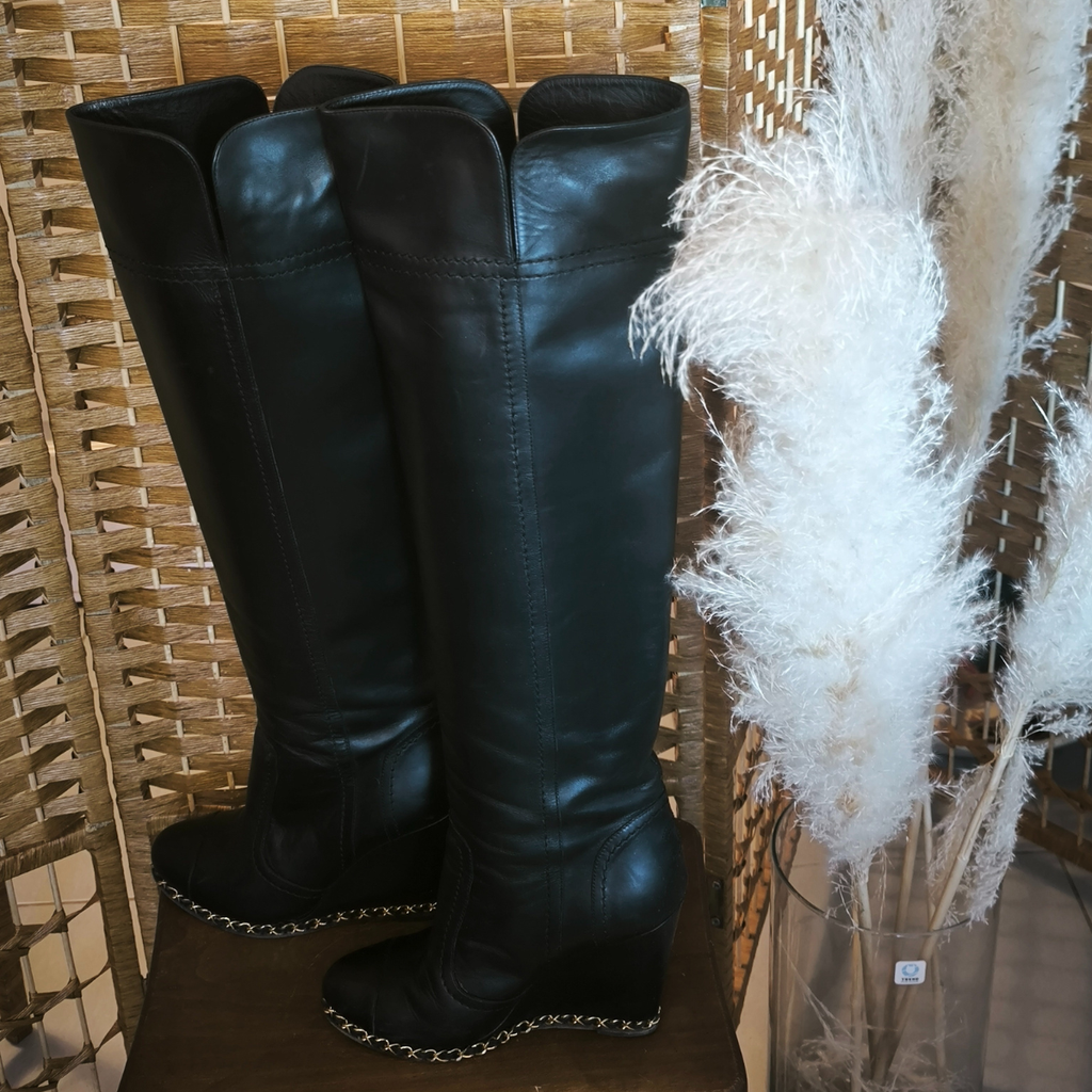 Bottes hautes Chanel en cuir