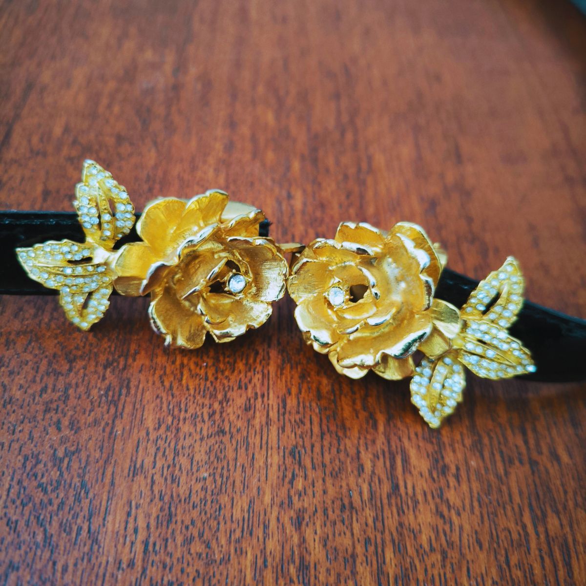 Ceinture en cuir boucle roses vintage