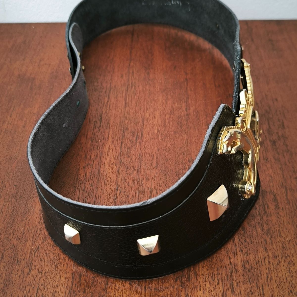 Ceinture cloutée aux tigres vintage