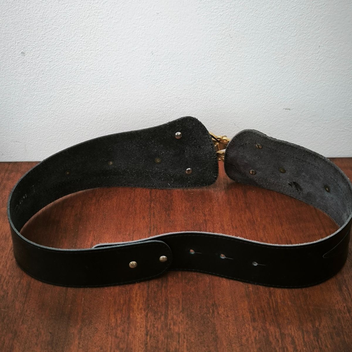 Ceinture cloutée aux tigres vintage