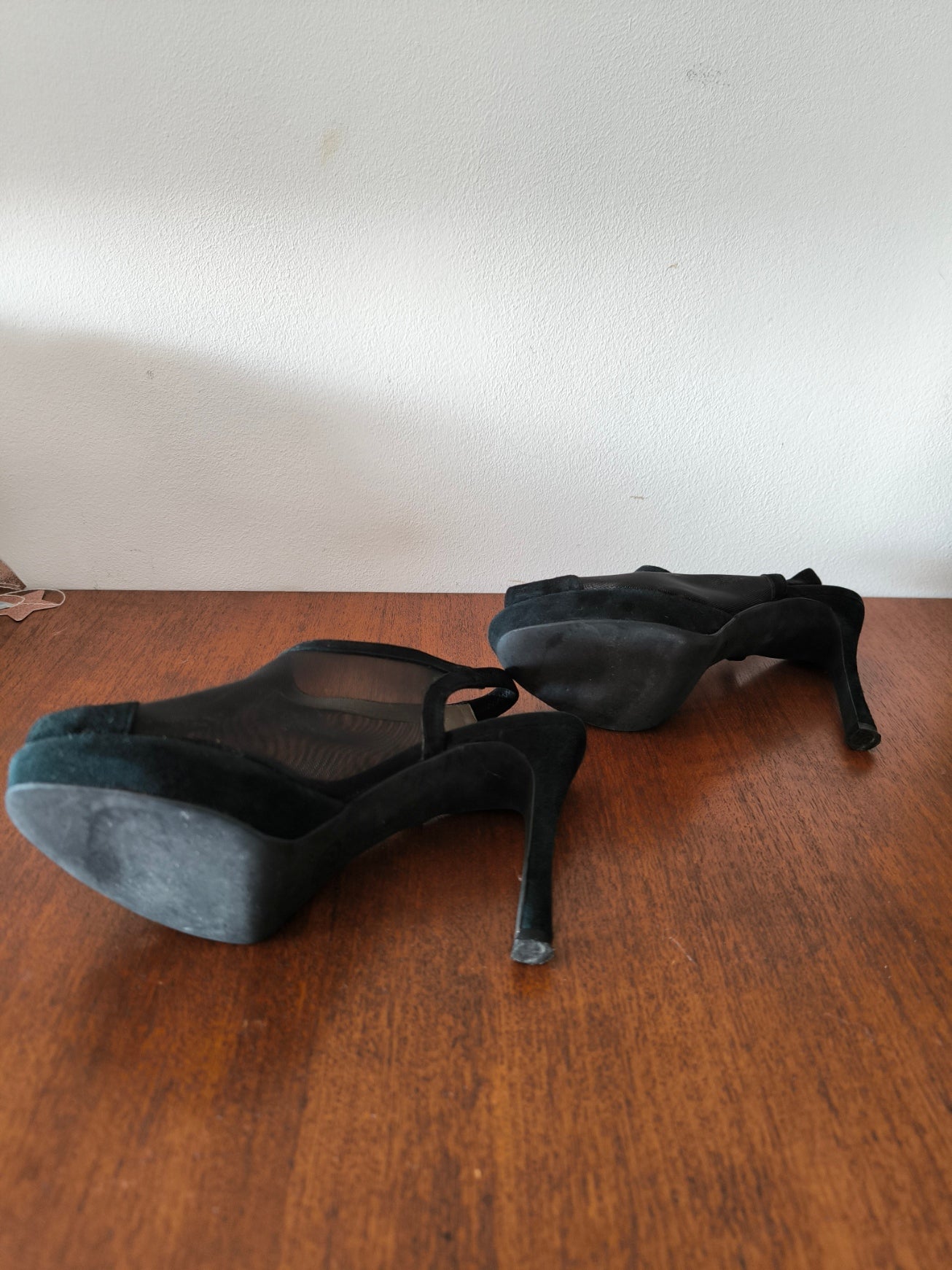 Sandales Ursula Mascaro à talons en daim et résille P38